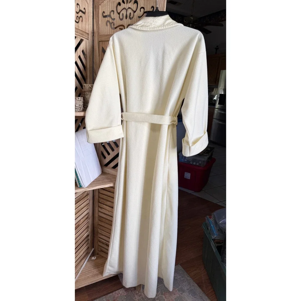 Vintage Vassarette Ivory Velour Robe Lace Trim‎ USA Made Womens SM